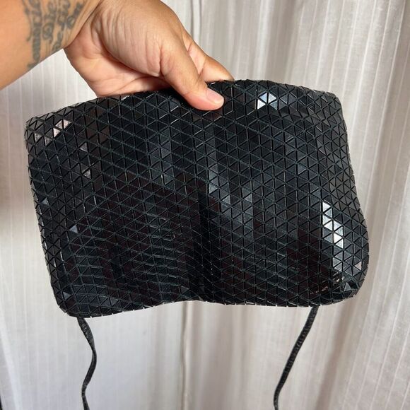 Veneto | Women’s | Bags | One Size | Vintage Black Textile Mesh Mini Clutch Bag - Picture 4 of 6